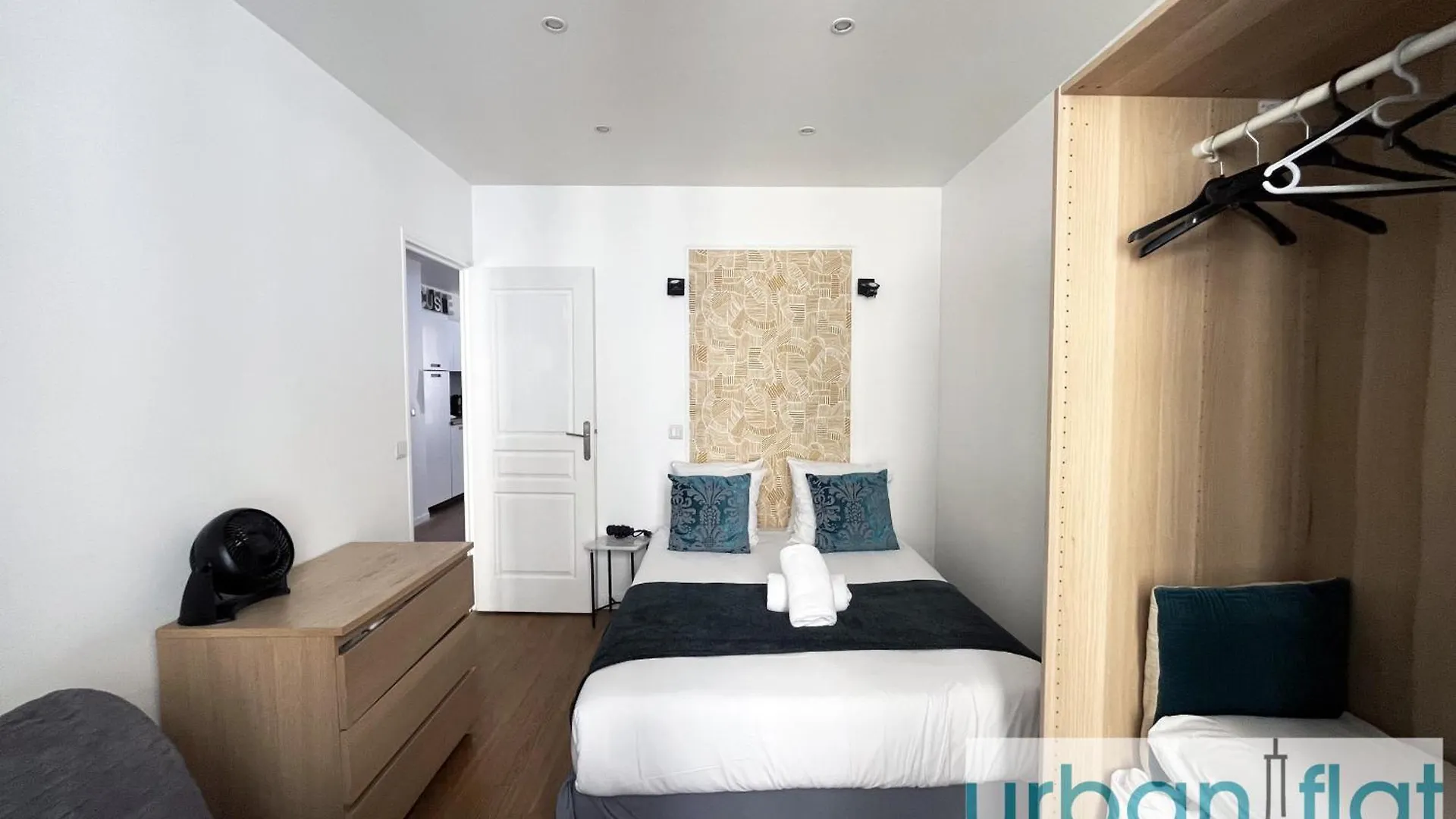 Urban Flat 17 - Pretty 3 Bedroom Flat In *